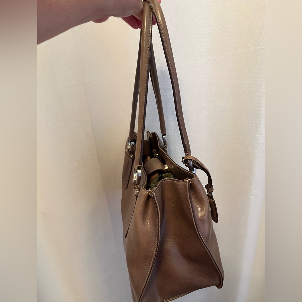 Elegant Liz Claiborne Taupe Shoulder Bag - Picture 5 of 12